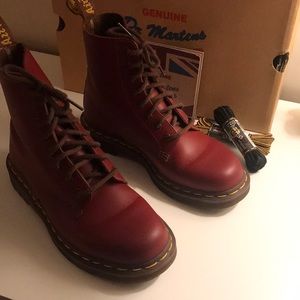 1460 Vintage "Made In England" Lace Up Boots. US Womens 7 (Fit 8.5) With extras!
